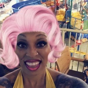 Meet your Posher, Tiara